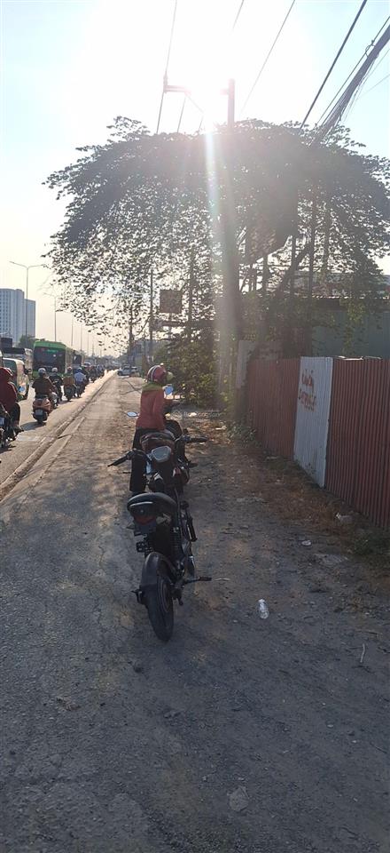 Bán đất 3 mat tiền quốc lô 1a.ngay ubnd q12..sát canh metro. khu dân cư sầm uất .chỉ 60tr/m2