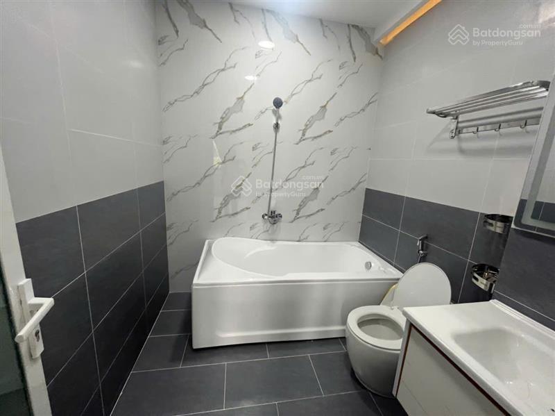 Bán nhà tan cô điển. 5pn..5wc.ngang khủng hoảng 5.2m.huynh tấn phát chỉ 9.5ty tl