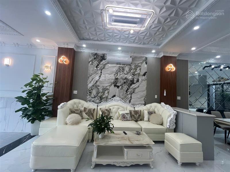 Mặt tiền khu dân cư  đường nhựa 8m có lề tân cổ điển kiên cố nội thất cao cấp