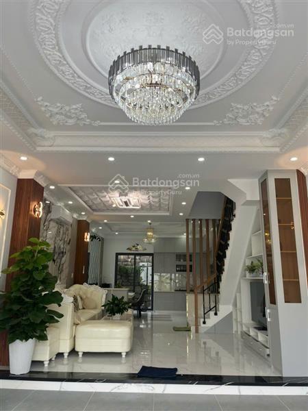 Mặt tiền khu dân cư  đường nhựa 8m có lề tân cổ điển kiên cố nội thất cao cấp