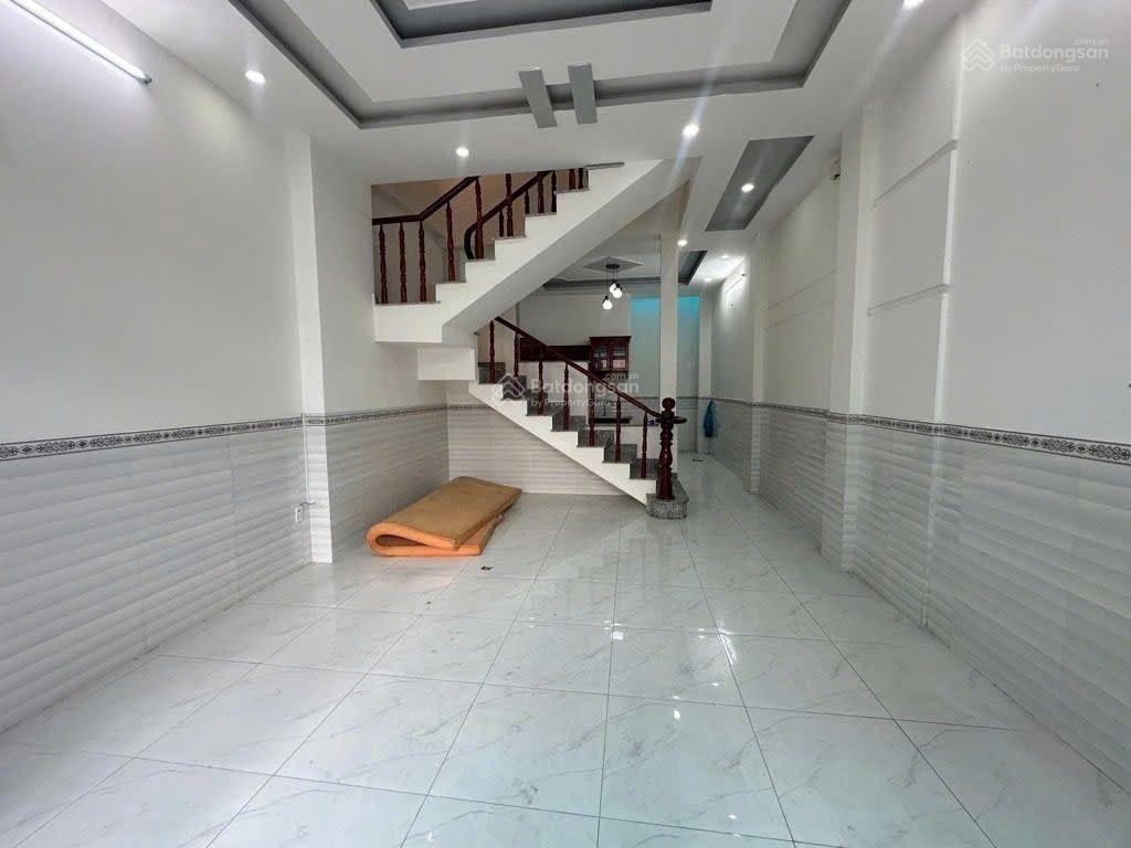 Hẻm xe hơi thẳng trục lê văn khương. q12. cách mặt tiền đường 30m
4.5x13m  4 tầng 