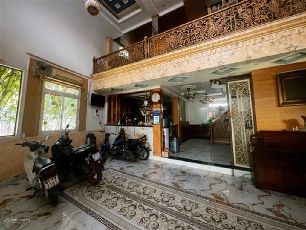 Bán nhà chợ xóm mới gò vấp vị trí thuận tiện, hẻm xe tải kết cấu 1 trệt 1 lửng 4 lầu