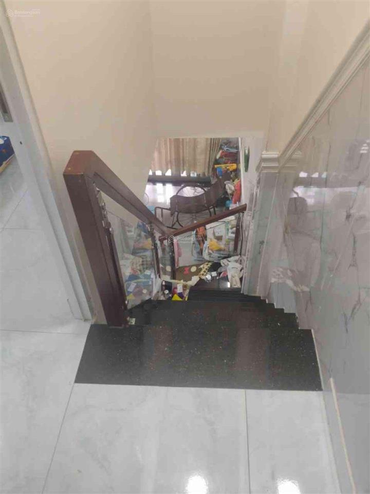 Hẻm xe hơi 5m thông huỳnh thị hai .q12
lô góc ko lg ko qh  q12
diện tích..3.8mx10..2 tầng 2pn2wc