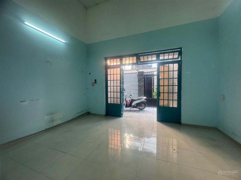 Nhà hẻm  5.3x10m  nhà cũ tiện xây mới dt 5.3x10m