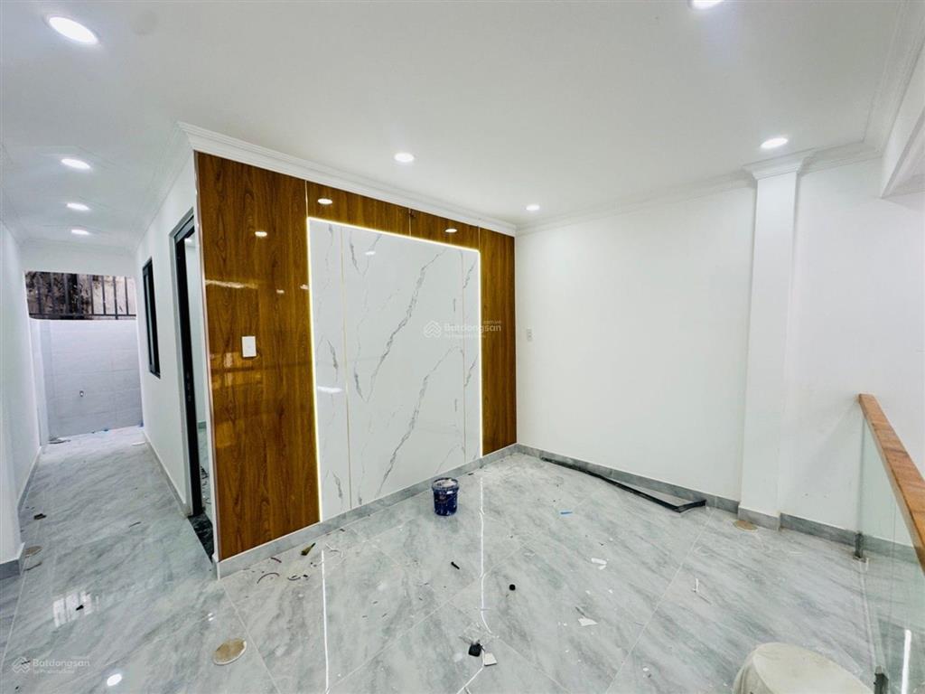 Nhà mới ở ngay  48m2  2 tầng  sát metro quận 12 tiện về gò vấp