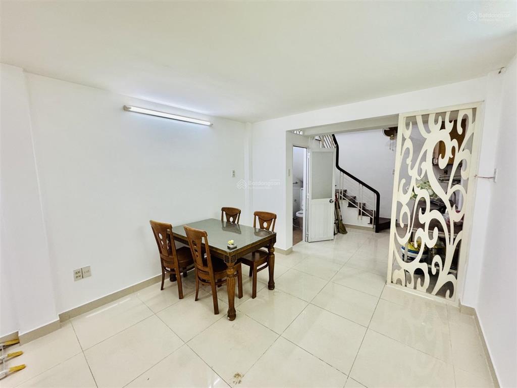 Hiếm ngay khu víp quận 3, đối diện cv tao đàn, 40m2 ( 3.5x12m), nhà btct, hẻm thông