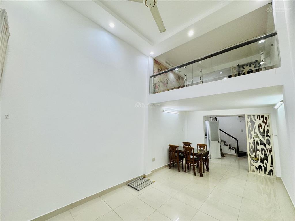 Hiếm ngay khu víp quận 3, đối diện cv tao đàn, 40m2 ( 3.5x12m), nhà btct, hẻm thông