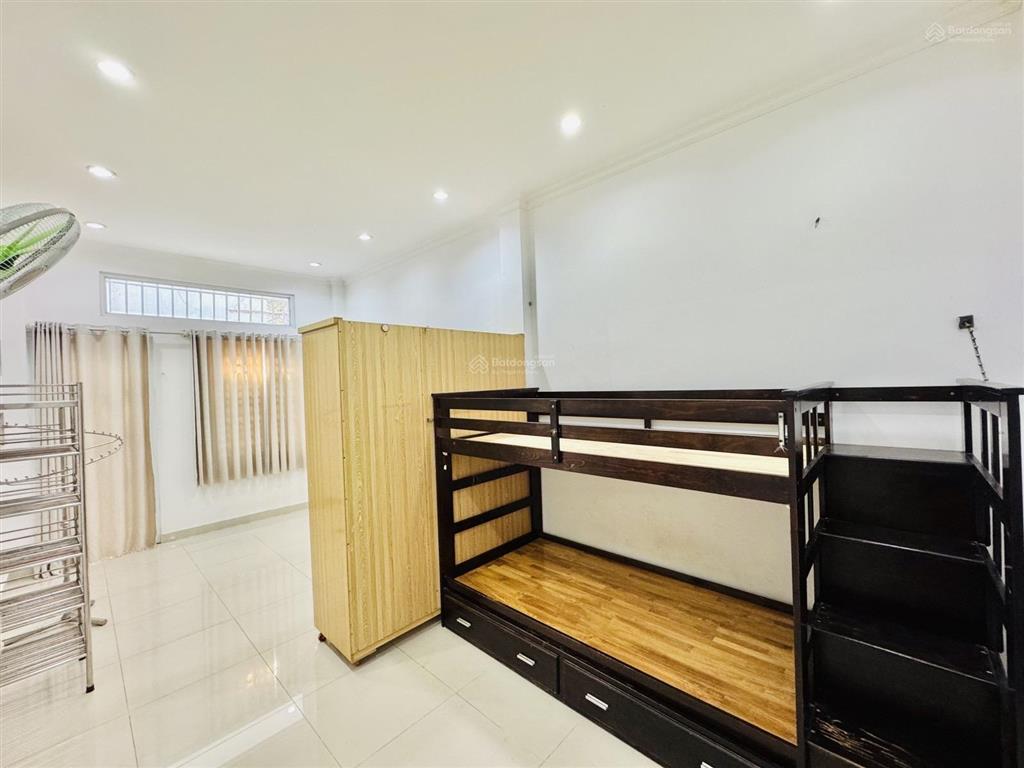 Hiếm ngay khu víp quận 3, đối diện cv tao đàn, 40m2 ( 3.5x12m), nhà btct, hẻm thông