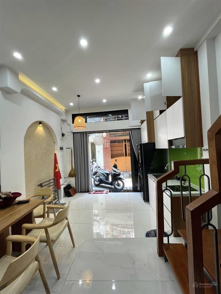 Nhà mới đẹp hẻm thông  nguyễn tri phương q10  3 tầng đúc 2pn 3wc  sổ nở hậu tài lộc