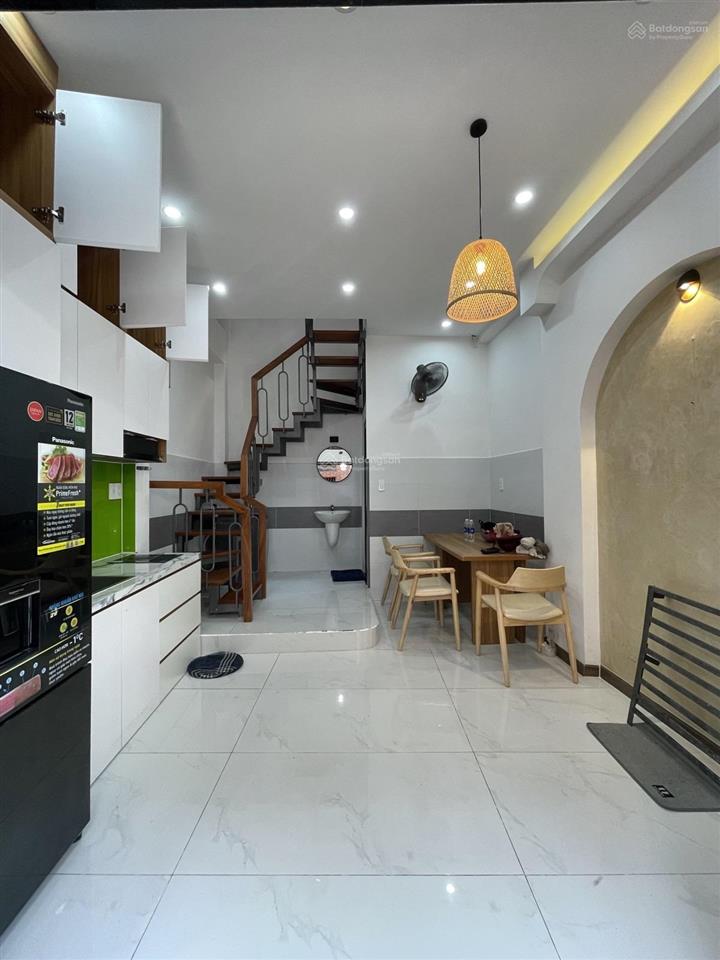 Nhà mới đẹp hẻm thông  nguyễn tri phương q10  3 tầng đúc 2pn 3wc  sổ nở hậu tài lộc