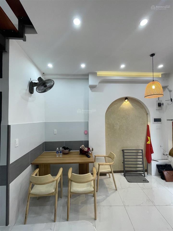 Nhà mới đẹp hẻm thông  nguyễn tri phương q10  3 tầng đúc 2pn 3wc  sổ nở hậu tài lộc