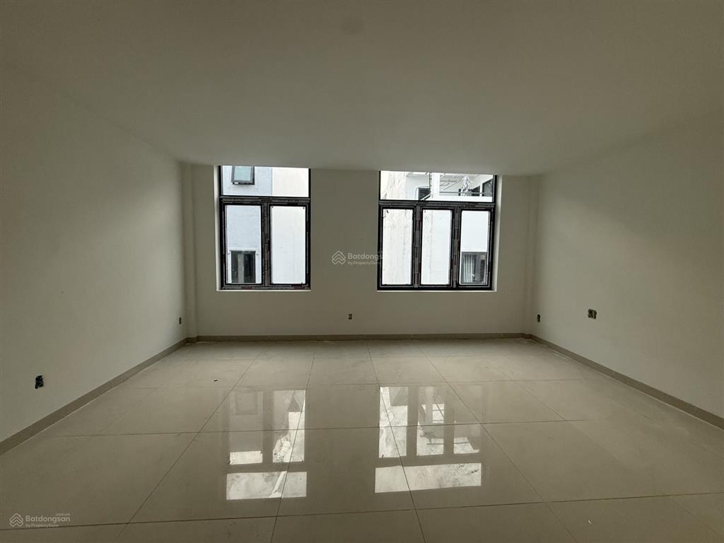 Cho thuê nhà mặt phố làm văn phòng có thang máy