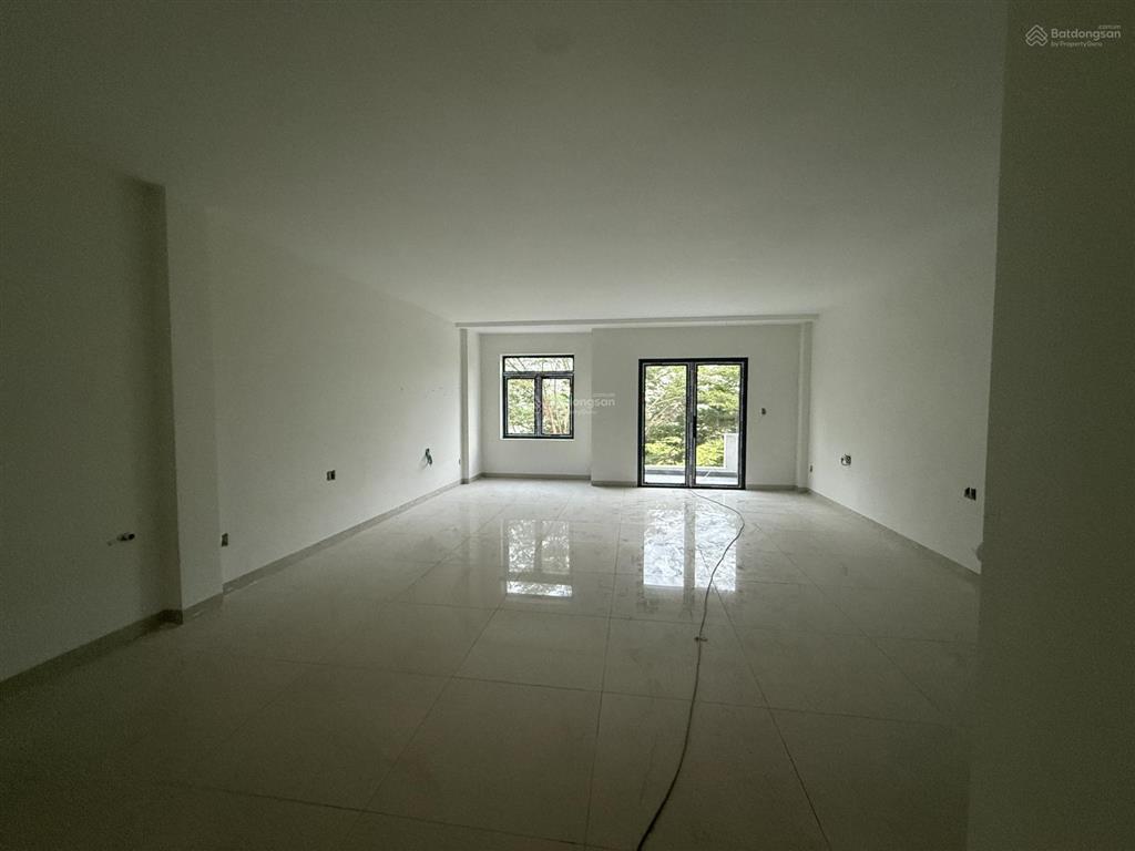 Cho thuê nhà mặt phố làm văn phòng có thang máy