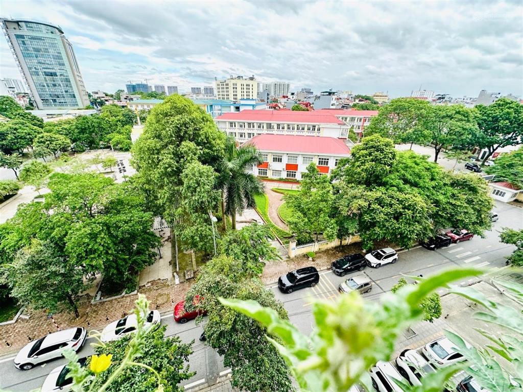 Bán chung cư gia thuỵ  562 nguyễn văn cừ 82m2 giá 6.8 tỷ. chính chủ