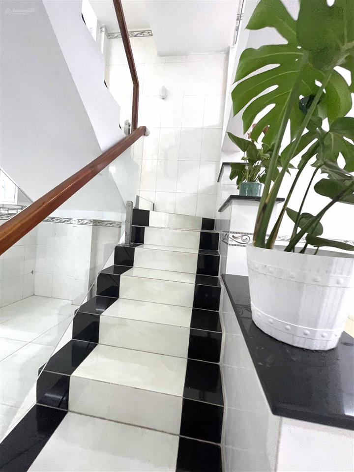 Cực hiếm nhà linh đông thủ đức 50m 3 tầng ở ngay hẻm rộng 8m chỉ 6.x tỷ sát phạm văn đồng