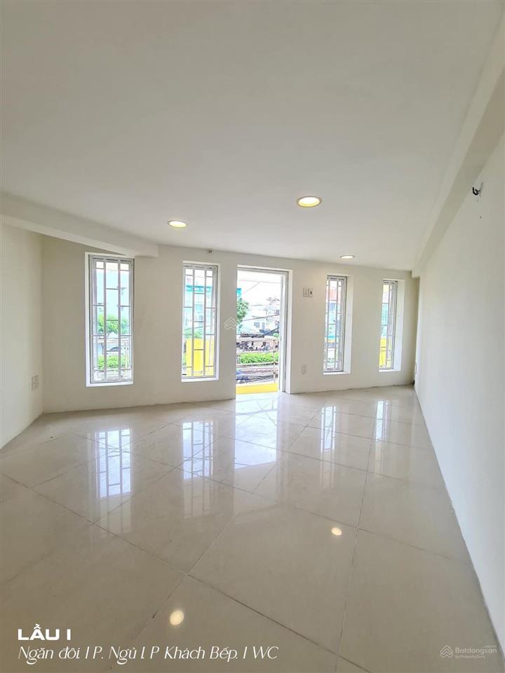 Chỉ 9,8 tỷ, mặt tiền đại lộ nguyễn văn linh q. 7, ngang 8.9m dài 10m