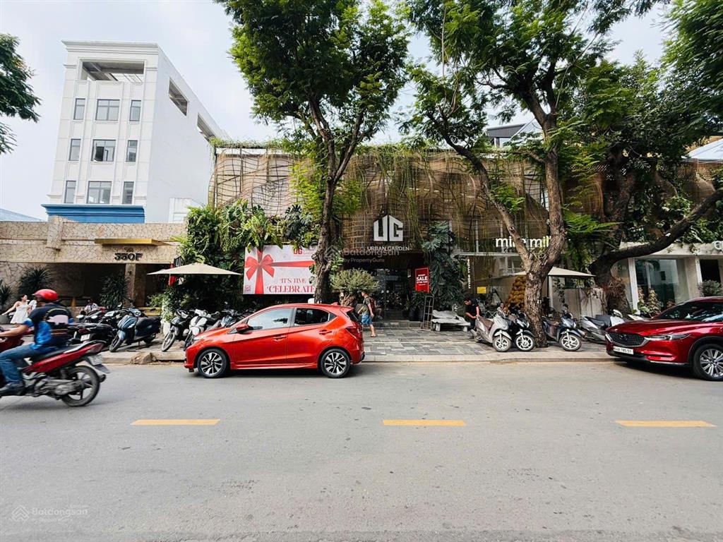 390 tỷ  mặt tiền xuân thủy  ngang 25m dài 45m / cn 1.100m2  2 tầng / cho thuê 195 triệu/tháng