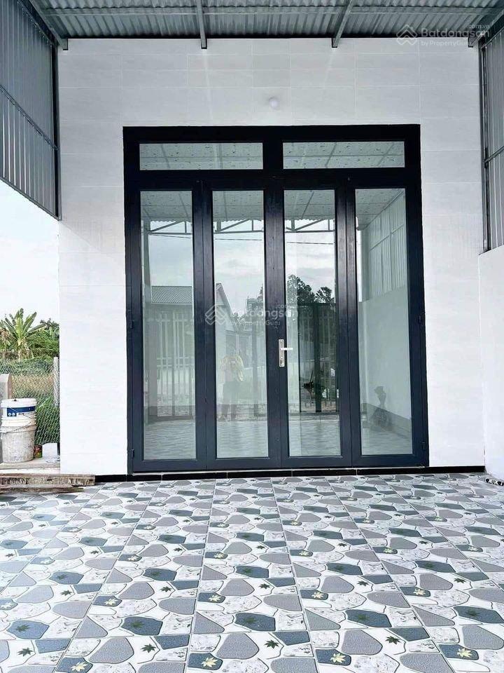 Chủ về quê nên bán lại căn nhà ở đ nguyễn thị chuỗi xã thái mỹ , giá 1 tỷ350tr , shr , dt 165m2 .