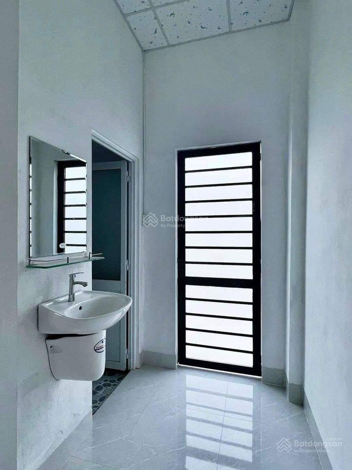 Chủ về quê nên bán lại căn nhà ở đ nguyễn thị chuỗi xã thái mỹ , giá 1 tỷ350tr , shr , dt 165m2 .