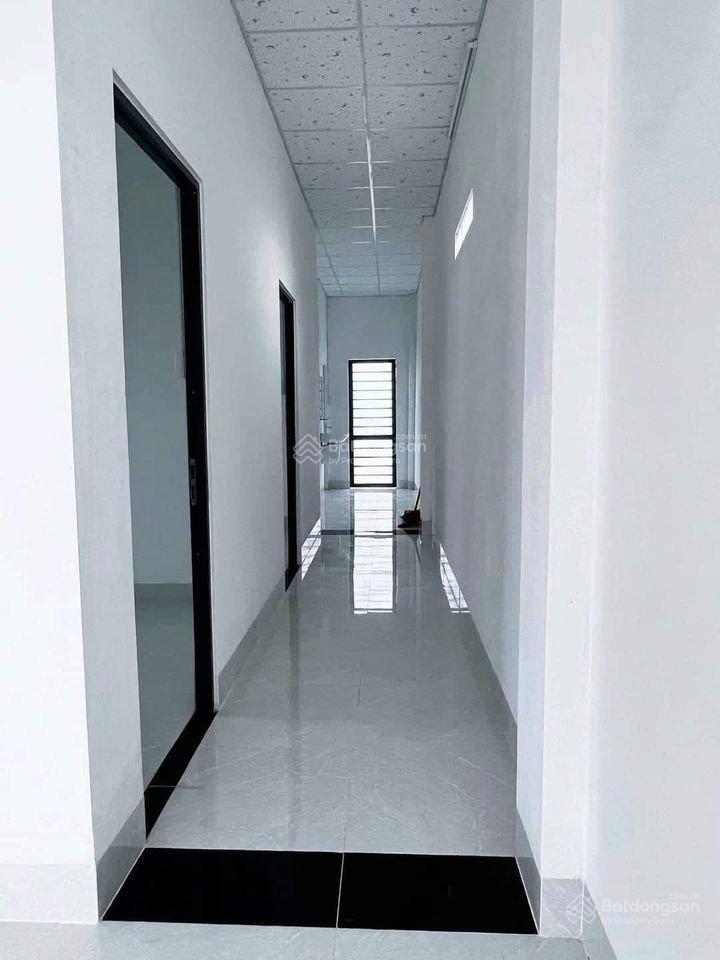 Chủ về quê nên bán lại căn nhà ở đ nguyễn thị chuỗi xã thái mỹ , giá 1 tỷ350tr , shr , dt 165m2 .