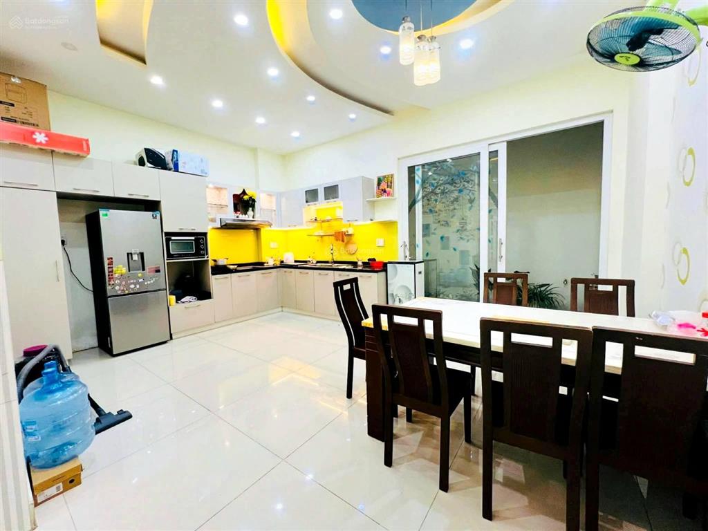 Đường 12m, 115m², ngang 5.6m, 3 tầng  10 tỷ  gần lottemart nguyễn văn lượng