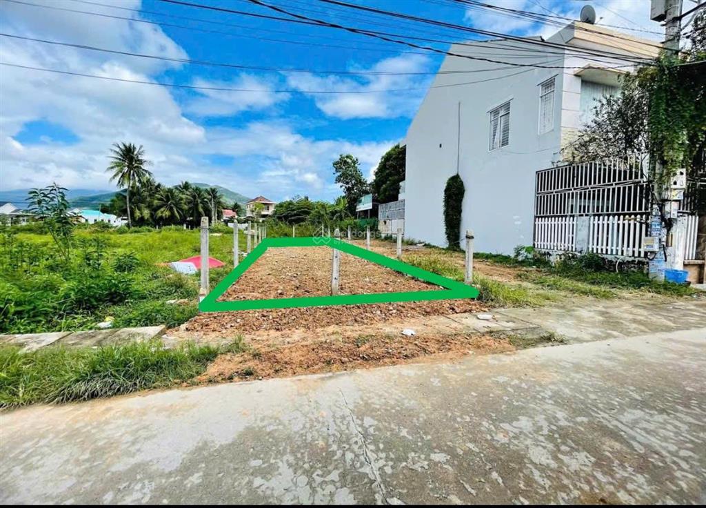 Tôi cần bán lô đất 86.6m2 giá 1tỷ200 ngay khu công nghiệp tân phú trung, huyện củ chi,sổ hồng riêng
