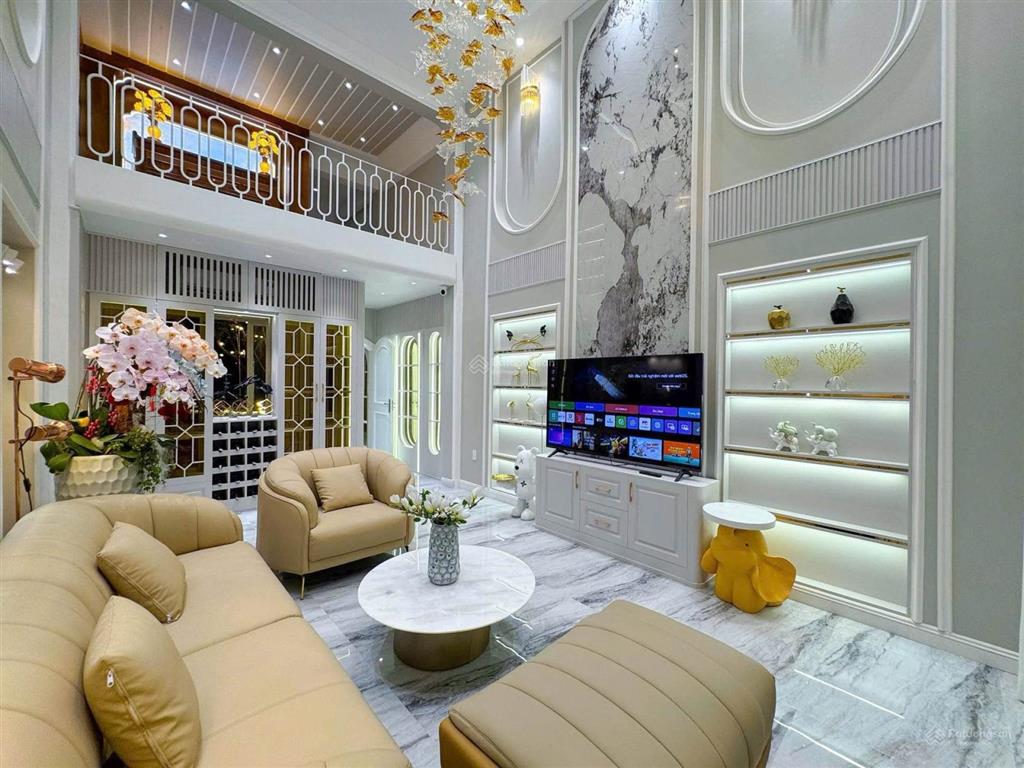 Nhà siêu phẩm, sát bên phú mỹ hưng q7