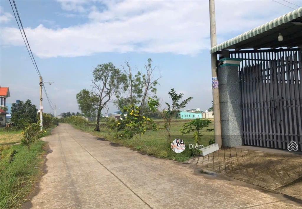 Cần tiền bán 135m2 đất (5x22) hơn 100m2 thổ cư giá 650tr đ.cao thị bèo  phước hiệp, sổ hồng riêng
