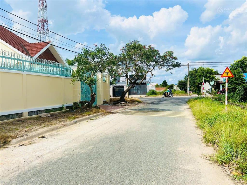 Cần bán lô đất đ.nguyễn thị se  tân thông hội. dt 125m2 giá 1,5 tỷ, sổ hồng riêng, dân cư sầm uất