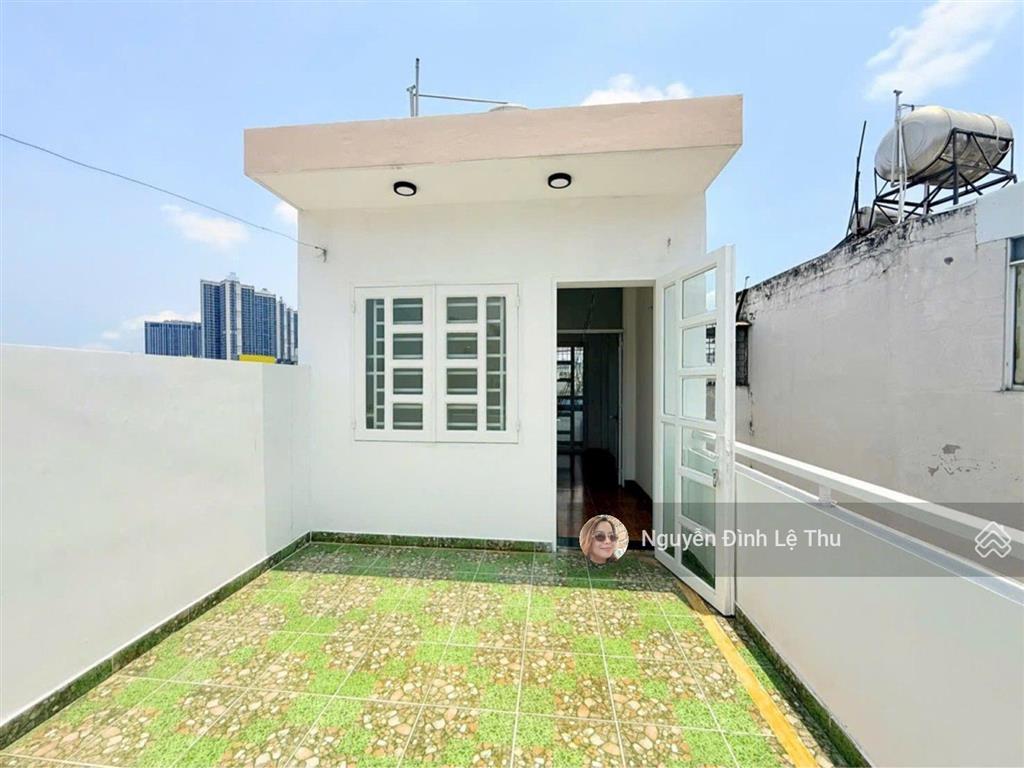 Quận, sát bên q4, dt 40m2, ngang gần 4m dài 12m, 4 tầng, 5pn, sân thượng view sông 3 phút qua q1