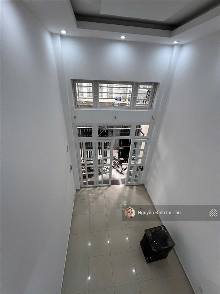 Quận, sát bên q4, dt 40m2, ngang gần 4m dài 12m, 4 tầng, 5pn, sân thượng view sông 3 phút qua q1