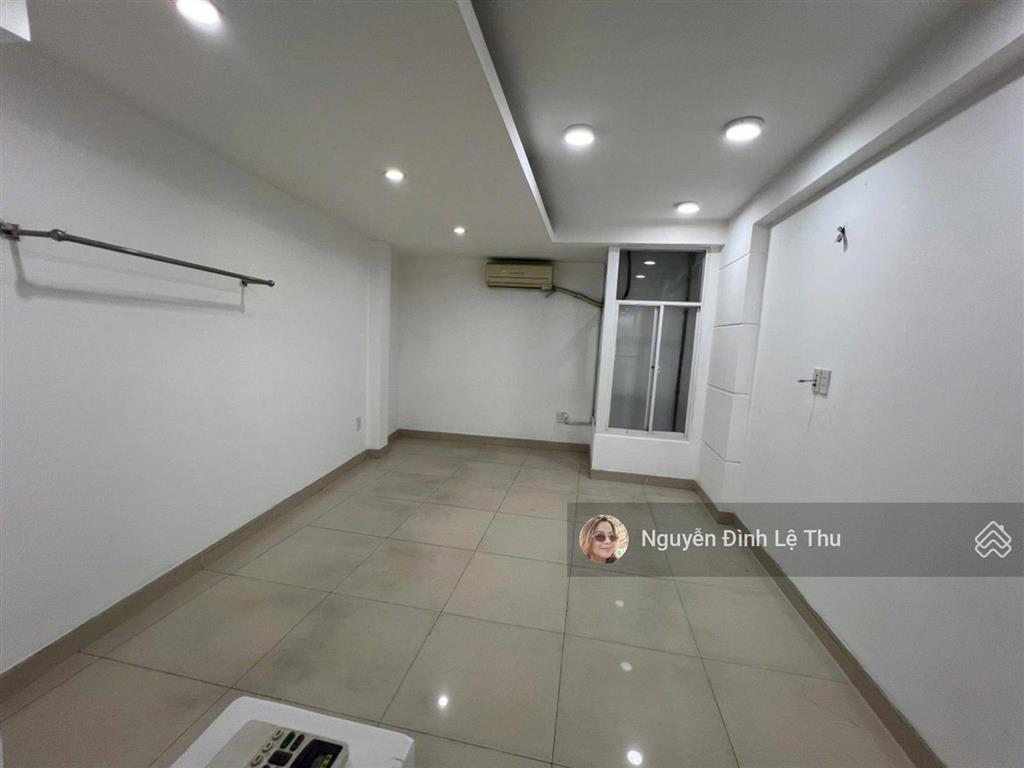 Quận, sát bên q4, dt 40m2, ngang gần 4m dài 12m, 4 tầng, 5pn, sân thượng view sông 3 phút qua q1