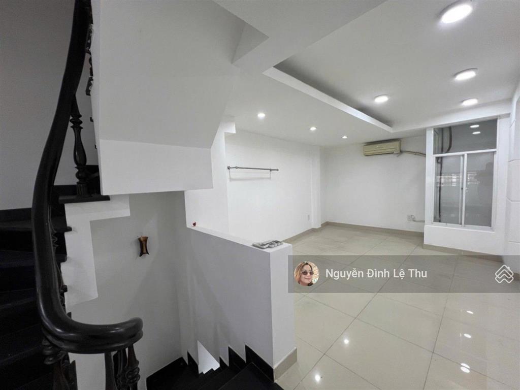 Quận, sát bên q4, dt 40m2, ngang gần 4m dài 12m, 4 tầng, 5pn, sân thượng view sông 3 phút qua q1