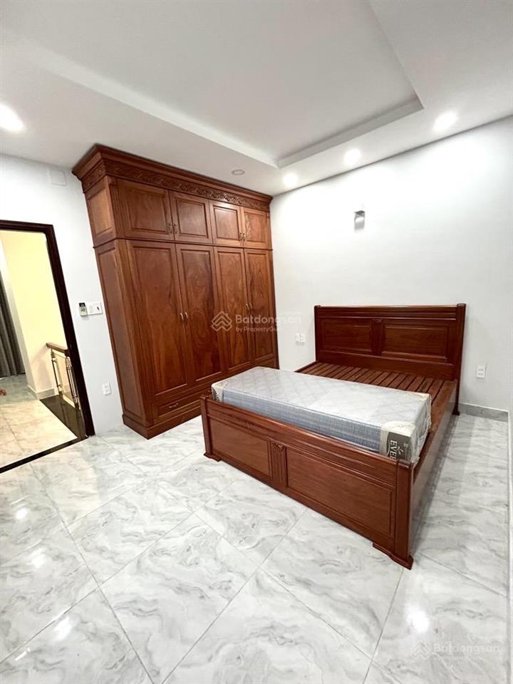 Hoàng trọng mậu q7, 4 tầng 5pn full nội thất xịn, xe hơi ngủ trong nhà, dt 4.2x15m.