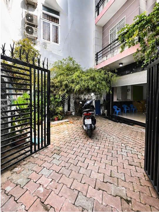 Lý phục man q7, biệt thự 3 tầng 6pn, ngang khủng 8x15m, đường nhựa 8m xe hơi tránh, chỉ 11.85 tỷ