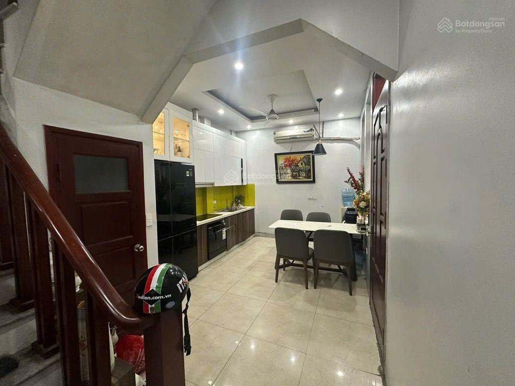 Bán nhà phân lô cầu giấy 63m2  lô góc 3 mặt ngõ 7 đỗ trước nhà. mua ở hoặc xây căn hộ dịch vụ đep