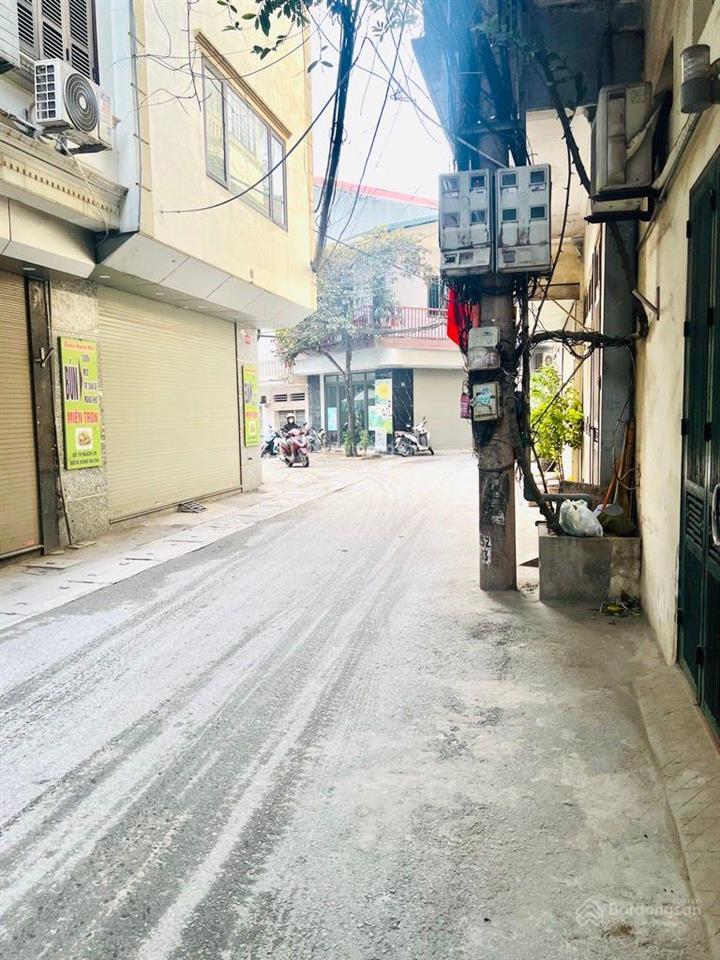Bán nhà phân lô cầu giấy 63m2  lô góc 3 mặt ngõ 7 đỗ trước nhà. mua ở hoặc xây căn hộ dịch vụ đep