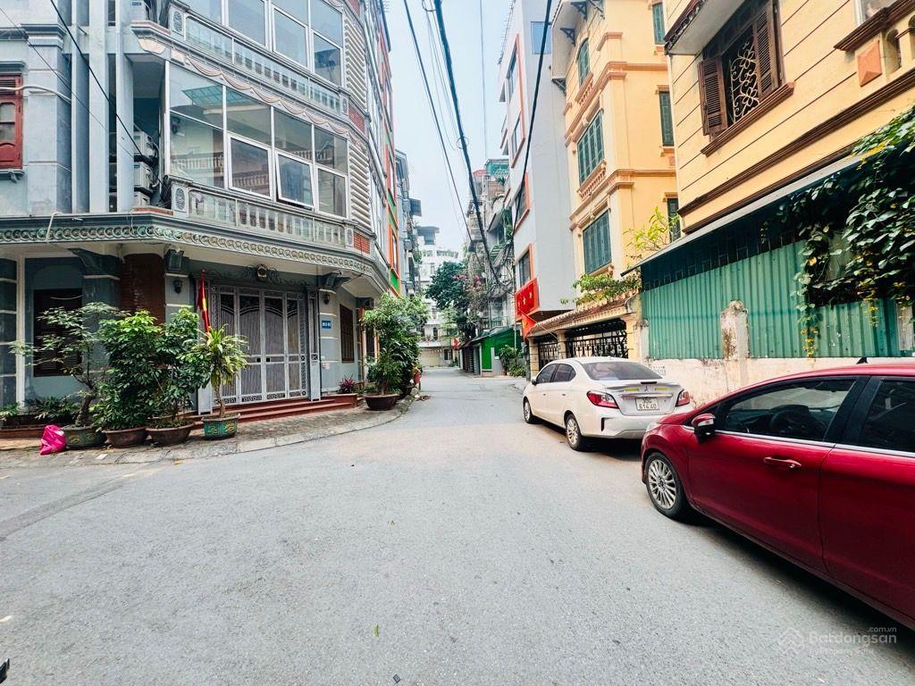 Bán nhà phân lô cầu giấy 63m2  lô góc 3 mặt ngõ 7 đỗ trước nhà. mua ở hoặc xây căn hộ dịch vụ đep