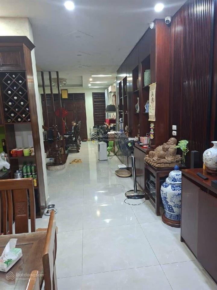 Bán nhà [ gấp ] lạc long quân 100m 6 tầng mt 6m gần hồ tây nhà đẹp ở ngay 24.5 tỷ  sát oôt gần hồ