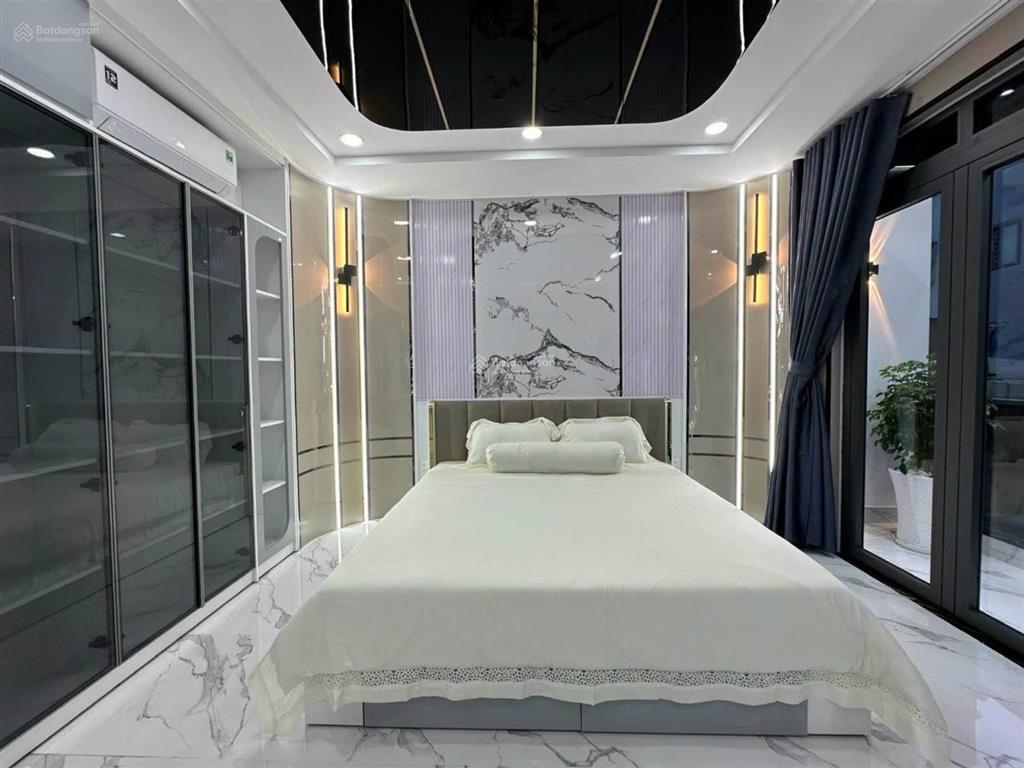 Nhà đẹp  3 lầu,, diện tích to đùng  hẽm 6m ,2 xe  tránh nhau