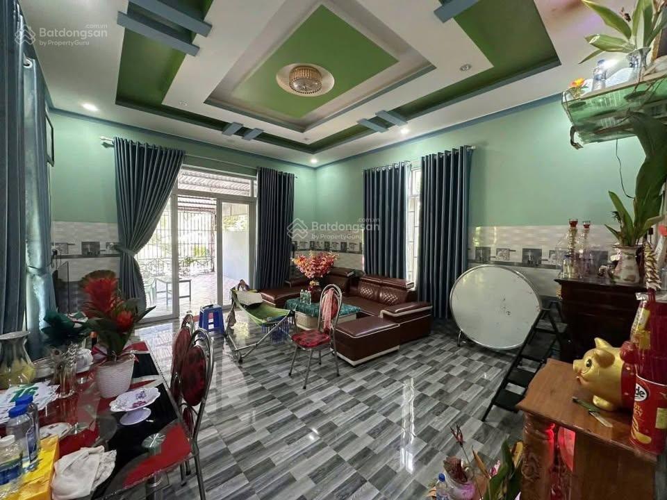 Nhà hoàn công 8x21= 165m2, trung lập, sổ hồng riêng, giá 1 tỷ 100 triệu