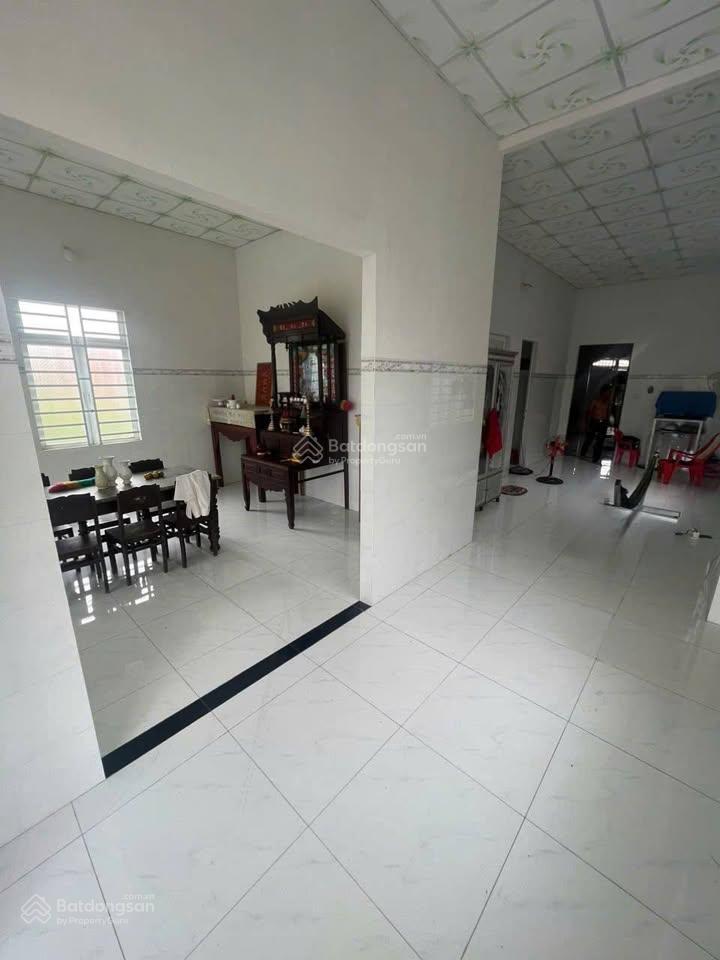 Bàn nhà 8x22= 176m2, tại trung lập, giá 1 tỷ 300 triệu, sổ riêng