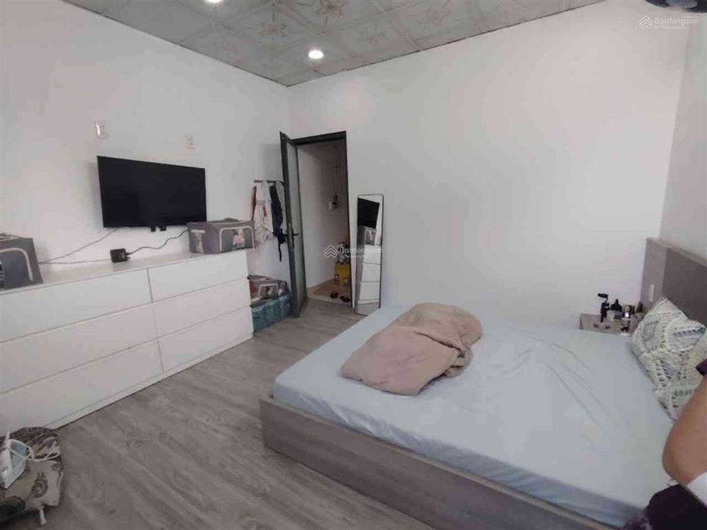 Bán, mặt tiền hẻm 8m xe tải, 4x20, nở hậu, kinh doanh, nhà bè, lê văn lương