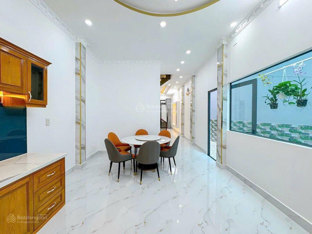 4m ngang, dài 20m, nở hậu 7m nhà 2 tầng mới cứng, shr, hẻm vào xe hơi