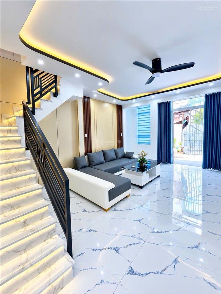 Ngang 4.5m, 2 tầng, hẻm xe hơi đậu thông tứ tung, pháp lý rõ ràng