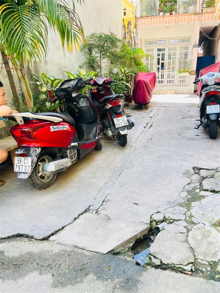 Nhà lô góc ngang 4,4m, 3 tầng 4pn sát huỳnh tấn phát nhỉnh 3 tỷ
