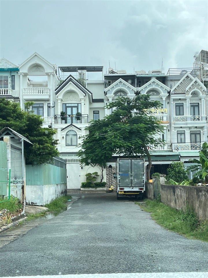 Khu dân cư sài gòn mới, ngang 4,5 m, 4 tầng, hẻm xe hơi 6m, thấp hơn căn đối diện 1,9 tỷ