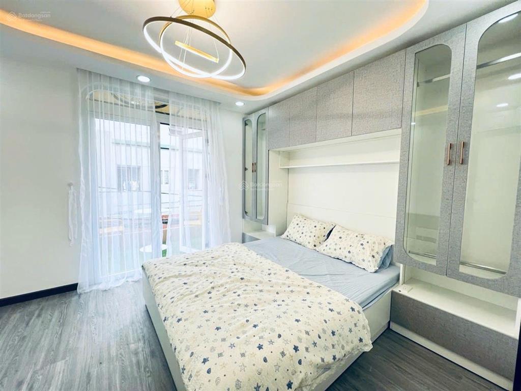 Q7, 3 tầng, ngang 4m, pháp lý sang tên, ra mặt tiền 10m, full nội thất