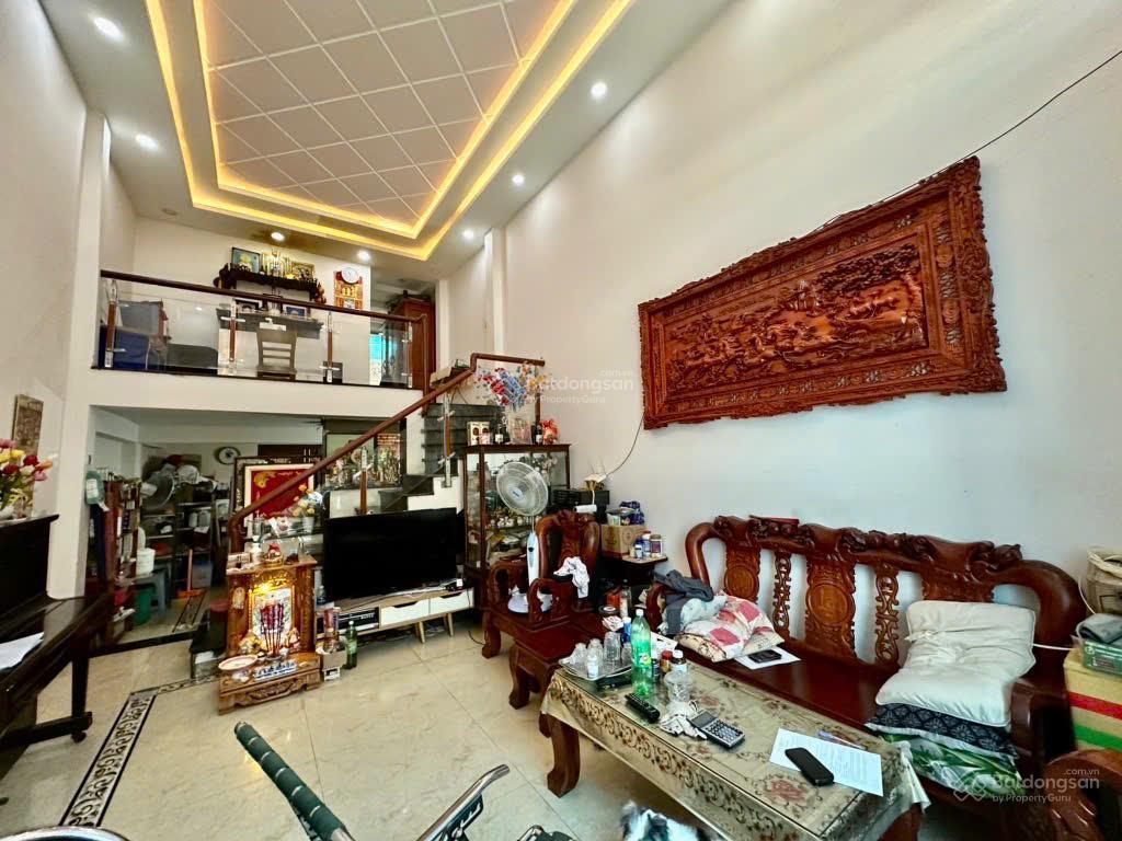 Bán nhà đối diện sân gofl, 65 m2 2 tầng 5 tỷ cạnh mặt tiền kinh doanh
