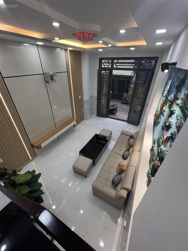 4,5x14m hxh phú thọ hoà cách mt vài căn